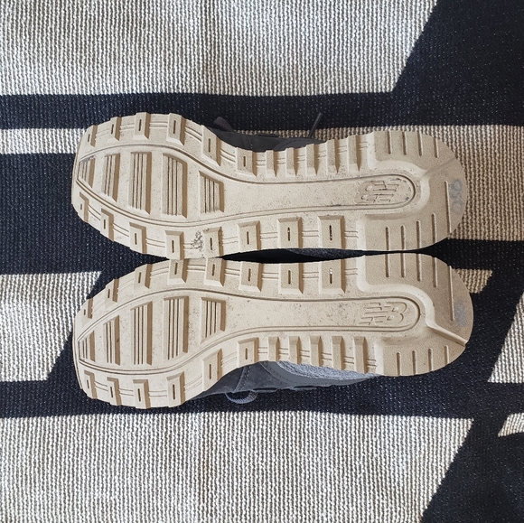 New Balance Gym Shoes Grey - Picture 4 of 4